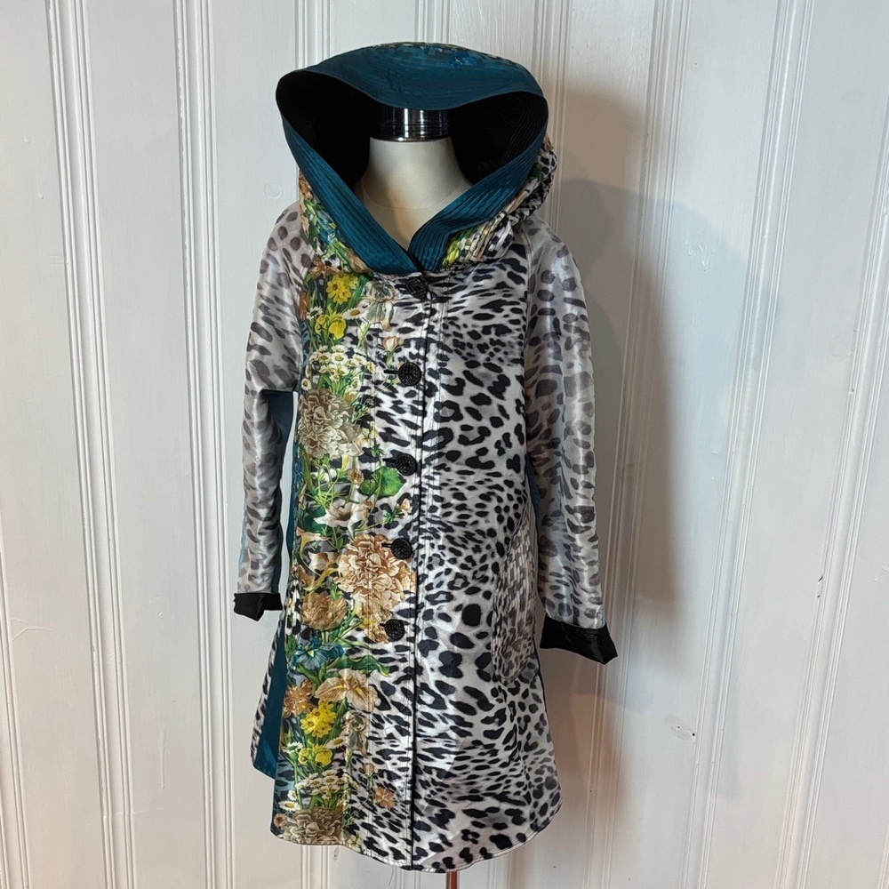 Reversible Pleated Windbreaker / Raincoat - Size Medium to Large (estimated)